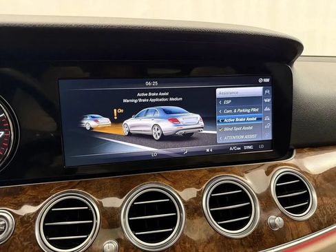 Used 2017 Mercedes-Benz E 300 4MATIC image 22