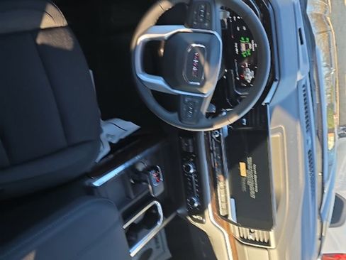 New 2026 GMC Sierra 1500 Elevation image 9