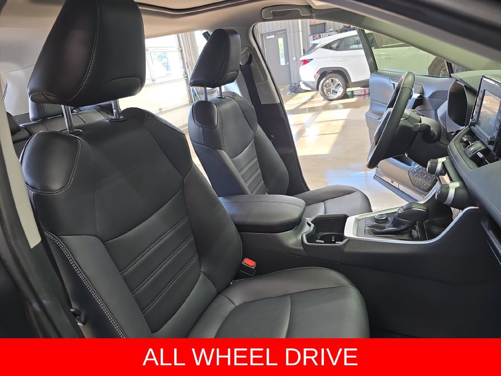 Used 2022 Toyota RAV4 XLE Premium AWD/4WD image 10