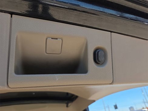 Used 2018 Chevrolet Suburban LT w/ Off-Road Package image 9