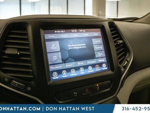 Used 2021 Jeep Cherokee Latitude Lux w/ Comfort/Convenience Group image 9