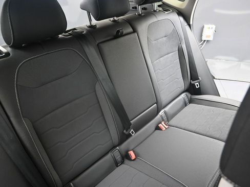 Used 2025 Volkswagen Taos SE image 8