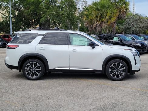New 2026 Nissan Pathfinder Platinum FWD image 9