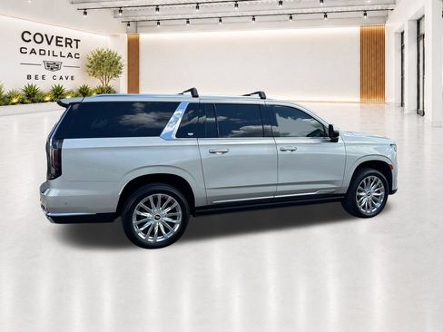 Used 2023 Cadillac Escalade ESV Premium Luxury w/ Performance Package AWD/4WD image 11