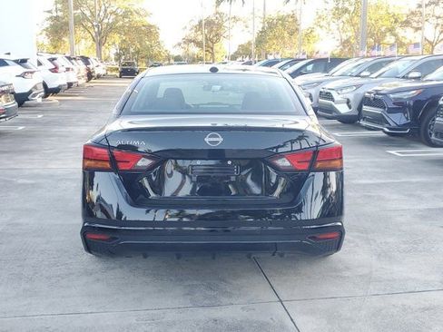 Used 2025 Nissan Altima 2.5 S image 4