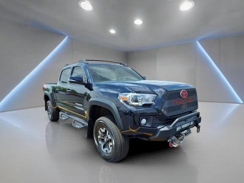 Used 2019 Toyota Tacoma TRD Off-Road w/ TRD Premium Off Road Package AWD/4WD image 21
