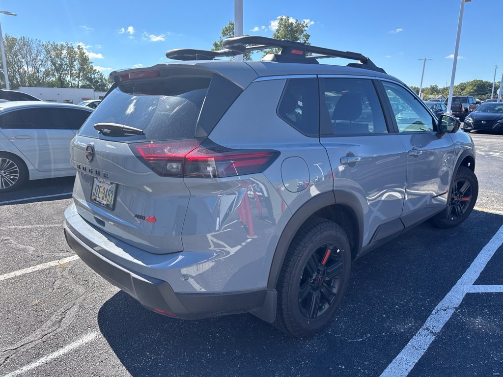 Certified 2026 Nissan Rogue SV AWD/4WD image 4