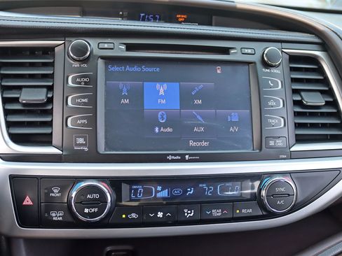 Used 2015 Toyota Highlander Limited Platinum AWD/4WD image 23