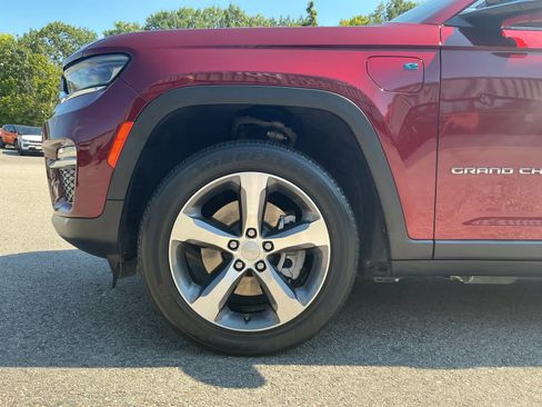 Used 2023 Jeep Grand Cherokee 4WD 4xe image 9