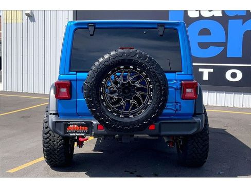 Used 2025 Jeep Wrangler Unlimited Rubicon w/ Convenience Group AWD/4WD image 4