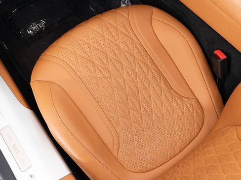 Used 2025 Aston Martin DB12 Convertible image 27