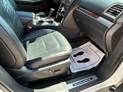 Used 2018 Ford Explorer Platinum AWD/4WD image 12