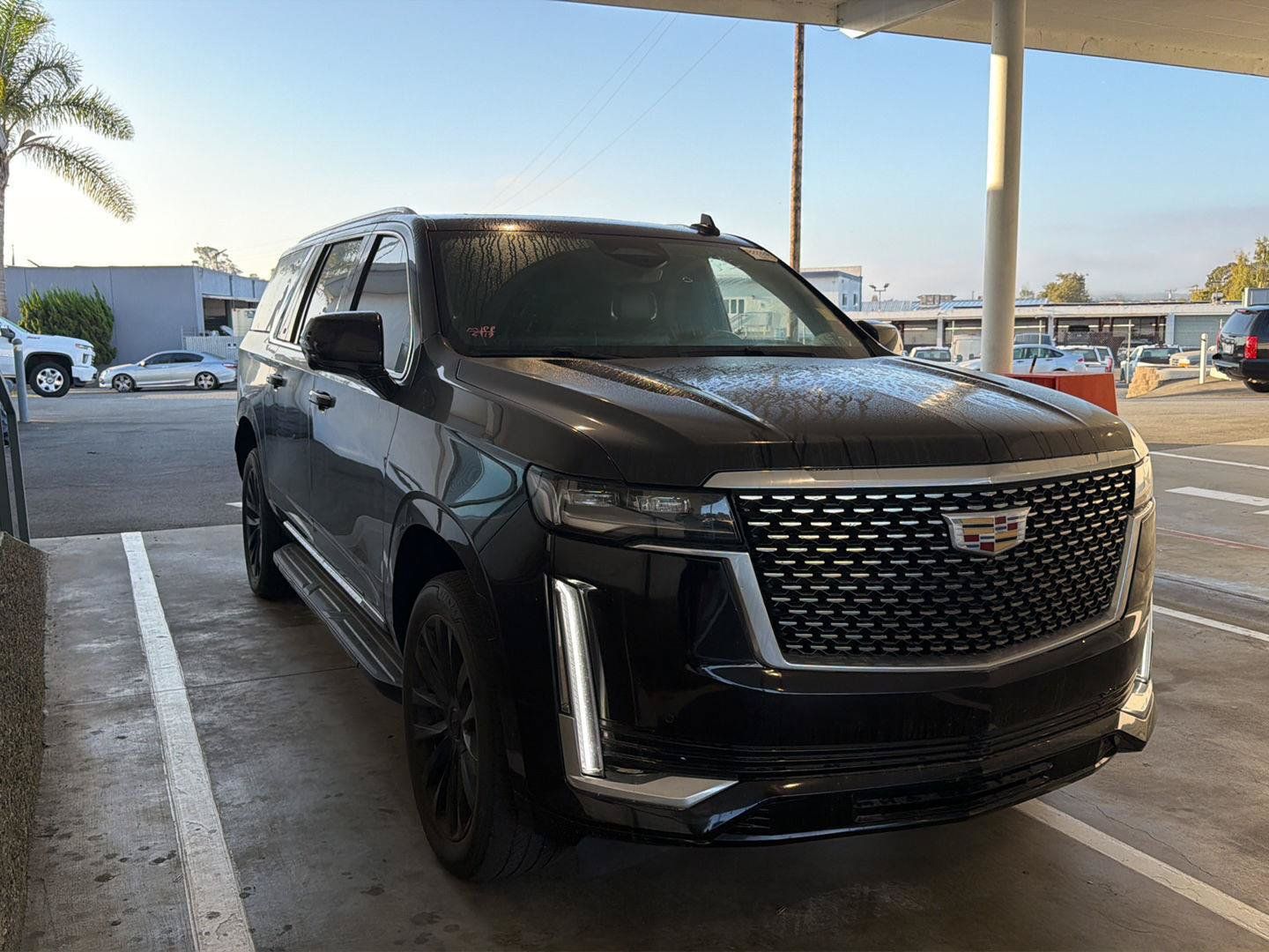 Used 2022 Cadillac Escalade ESV Premium Luxury RWD image 3