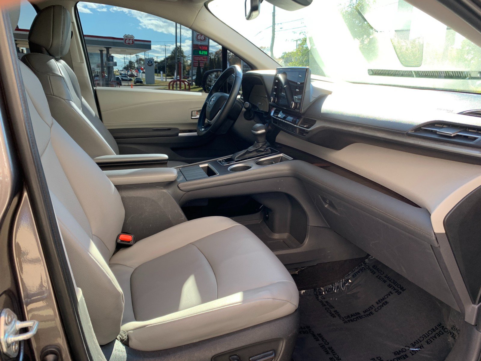 Used 2022 Toyota Sienna XLE AWD/4WD image 37