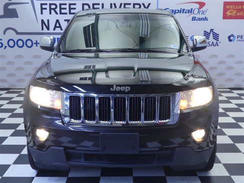 Used 2013 Jeep Grand Cherokee Laredo AWD/4WD image 2