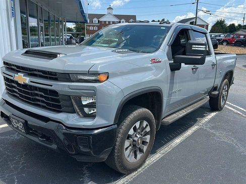 Used 2024 Chevrolet Silverado 2500 Custom w/ Custom Value Package AWD/4WD image 3