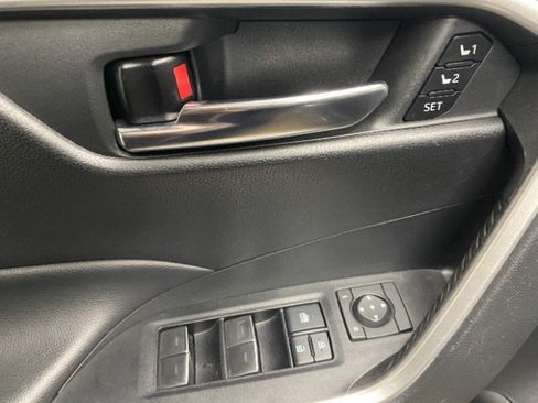 Used 2022 Toyota RAV4 XLE Premium AWD/4WD image 22