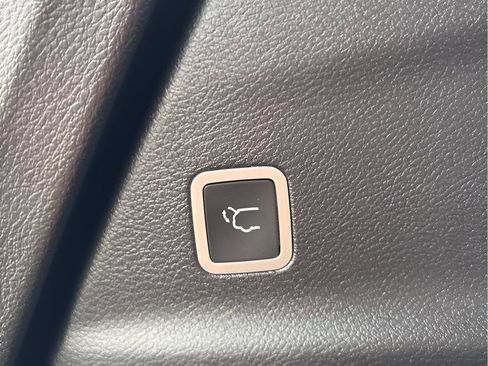 New 2026 Chrysler Pacifica Select image 9