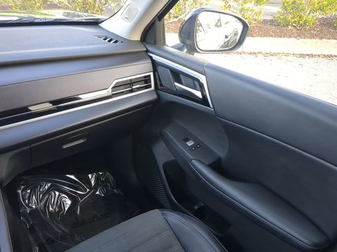 Used 2024 Mitsubishi Outlander SE Black Edition image 17