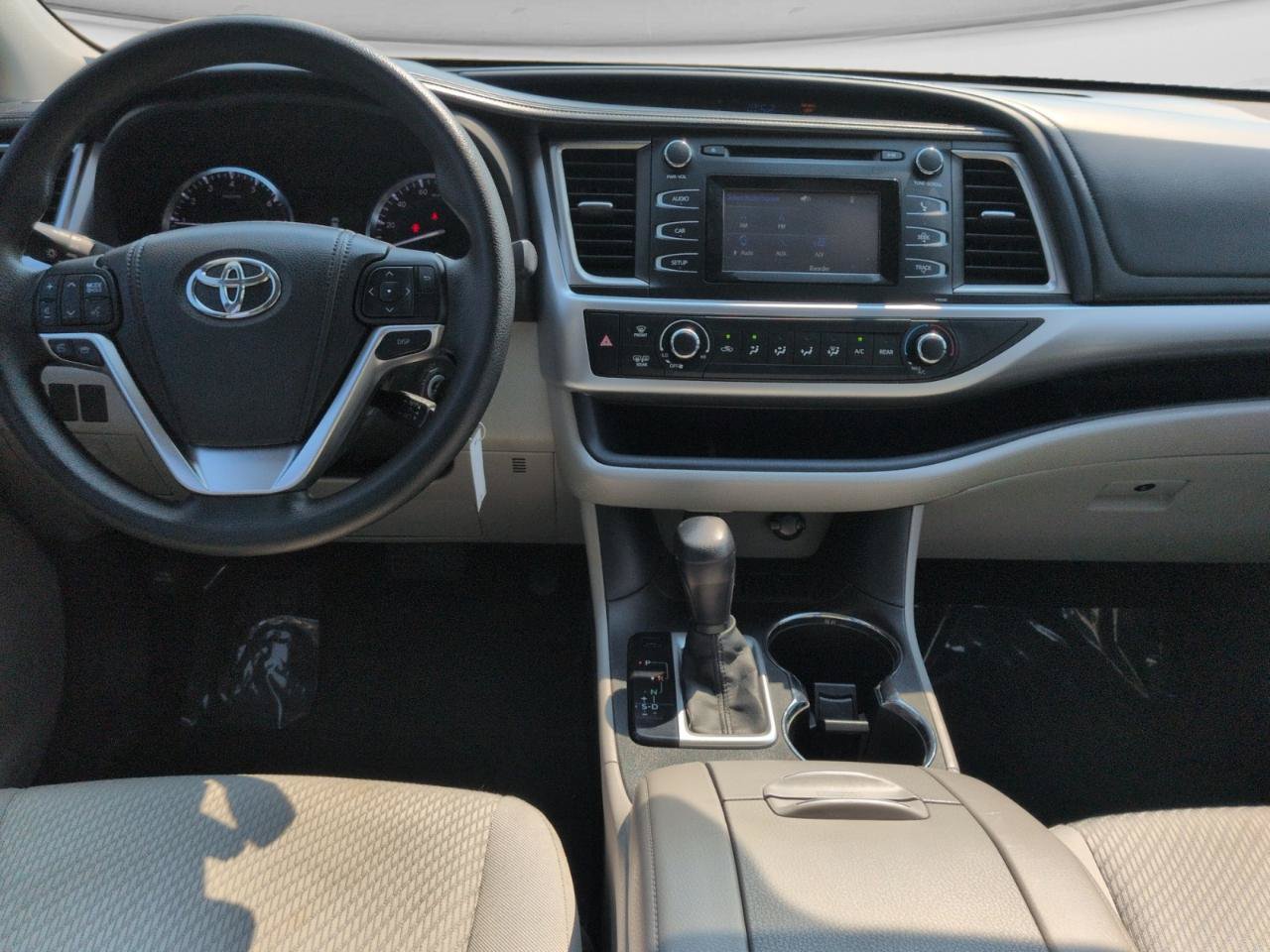 Used 2015 Toyota Highlander LE FWD image 13