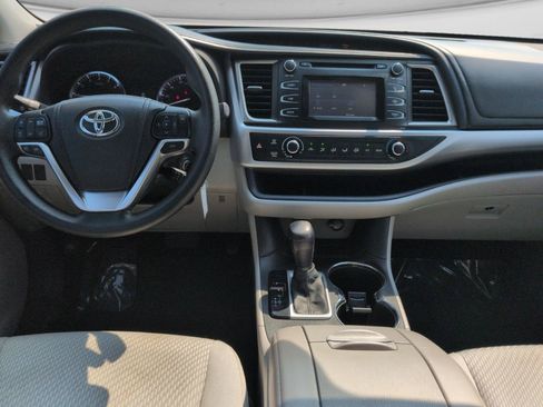 Used 2015 Toyota Highlander LE FWD image 13