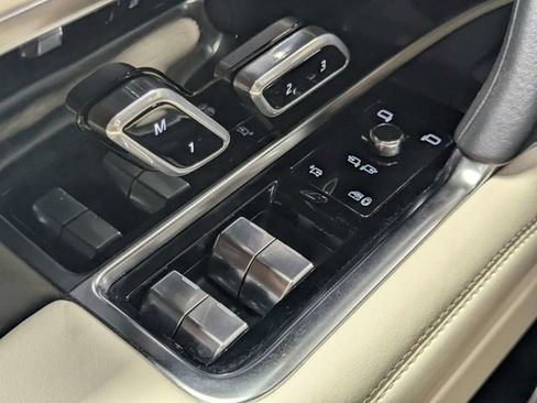 Used 2023 Land Rover Range Rover SE image 17