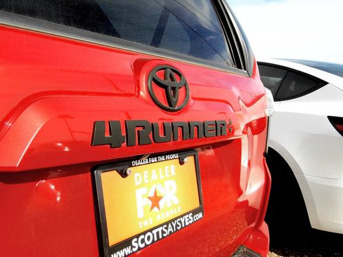 Used 2021 Toyota 4Runner SR5 image 7