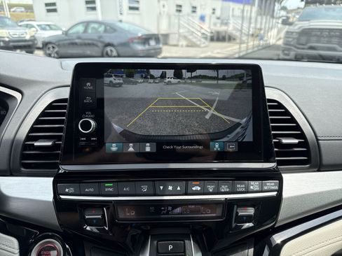 Used 2025 Honda Odyssey Touring image 25