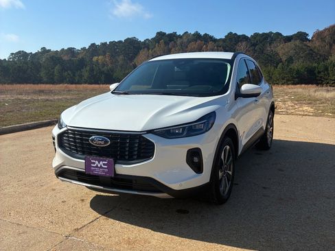 Used 2024 Ford Escape Platinum image 1