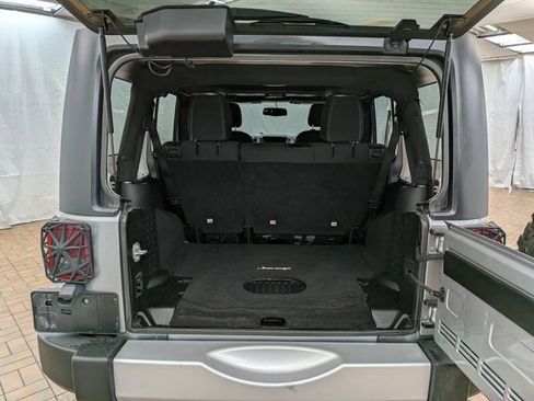 Used 2015 Jeep Wrangler Unlimited Sahara w/ Dual Top Group image 18