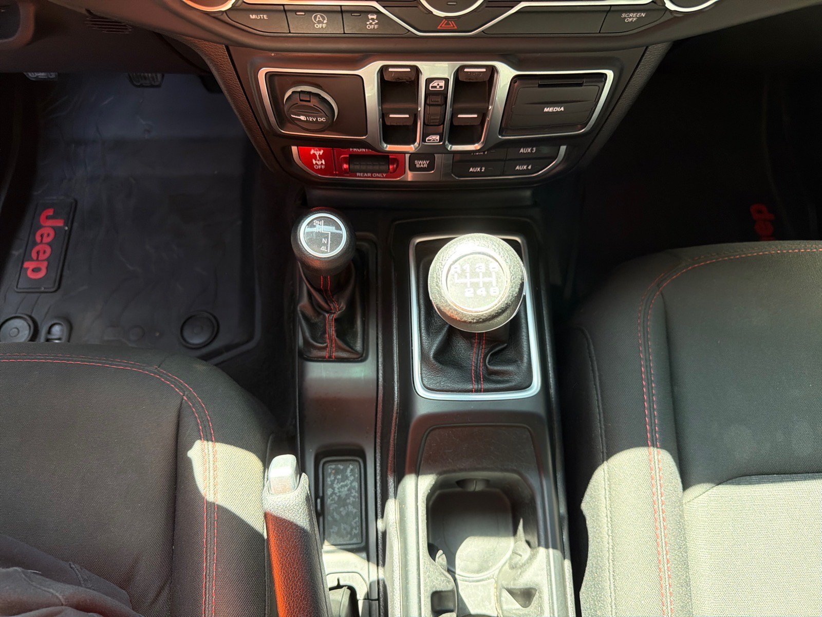 Used 2018 Jeep Wrangler Unlimited Rubicon AWD/4WD image 17