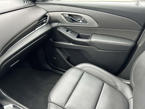 Certified 2023 Chevrolet Traverse LT w/ LT Premium Package image 35