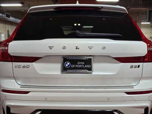 Used 2023 Volvo XC60 B5 Ultimate w/ Climate Package image 13