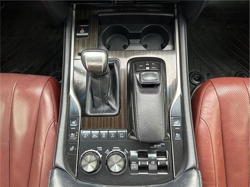 Used 2017 Lexus LX 570 4WD image 23
