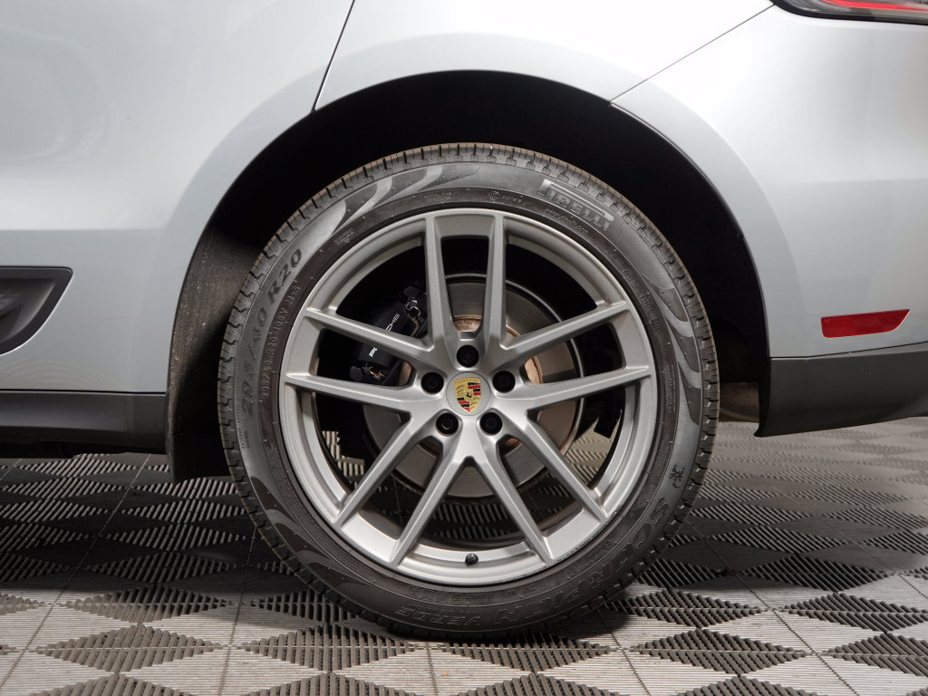 Certified 2023 Porsche Macan Turbo AWD/4WD image 14