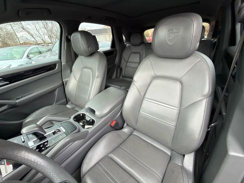 Used 2020 Porsche Cayenne image 32