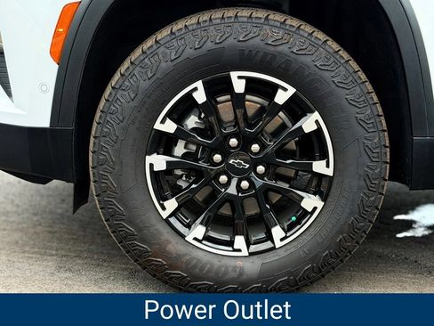 New 2026 Chevrolet Traverse Z71 w/ Enhanced Driving Package AWD/4WD image 13