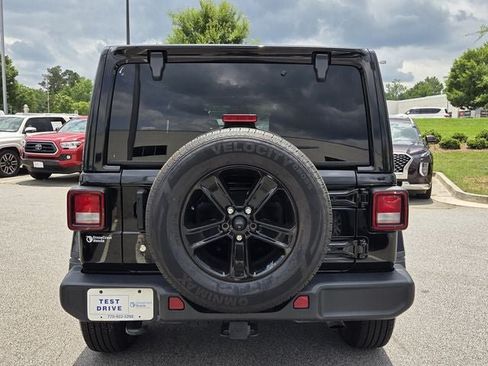 Used 2020 Jeep Wrangler Unlimited Sahara AWD/4WD image 6