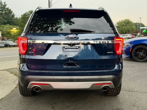 Used 2017 Ford Explorer XLT w/ Equipment Group 202A AWD/4WD image 5