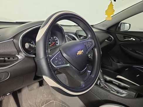 Used 2019 Chevrolet Malibu LT FWD image 14