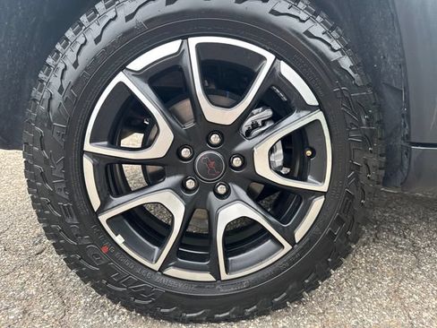 Used 2025 Jeep Compass Trailhawk AWD/4WD image 14