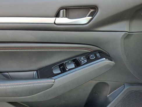 Certified 2023 Nissan Altima 2.0 SR FWD image 10