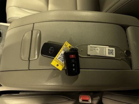 Used 2019 Toyota Highlander XLE image 33