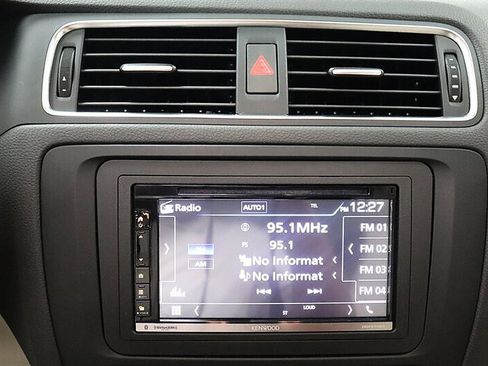 Used 2013 Volkswagen Jetta SEL FWD image 23