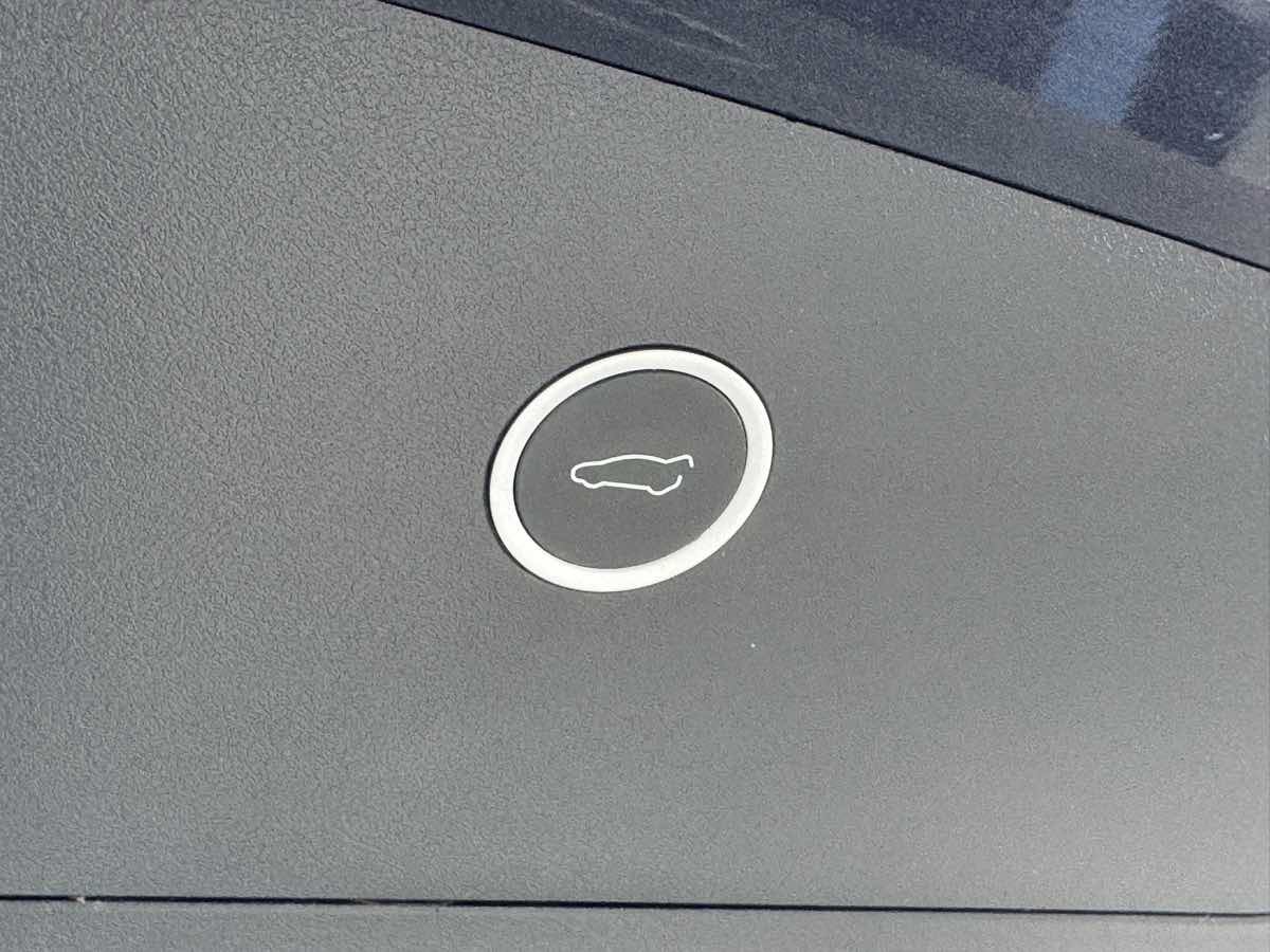 Used 2018 Tesla Model X AWD/4WD image 9