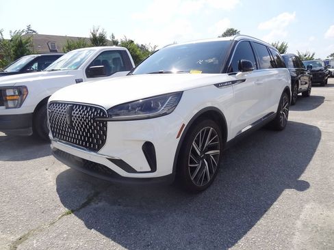 Certified 2025 Lincoln Aviator Reserve w/ Equipment Group 201A AWD/4WD image 3