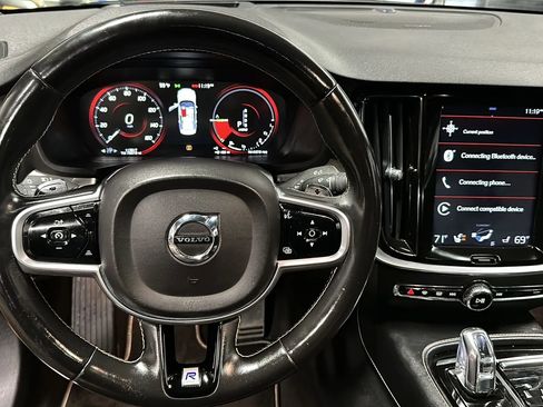 Used 2019 Volvo S60 T8 R-Design image 21
