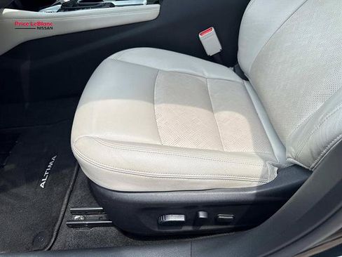 Used 2025 Nissan Altima 2.5 SL AWD/4WD image 16