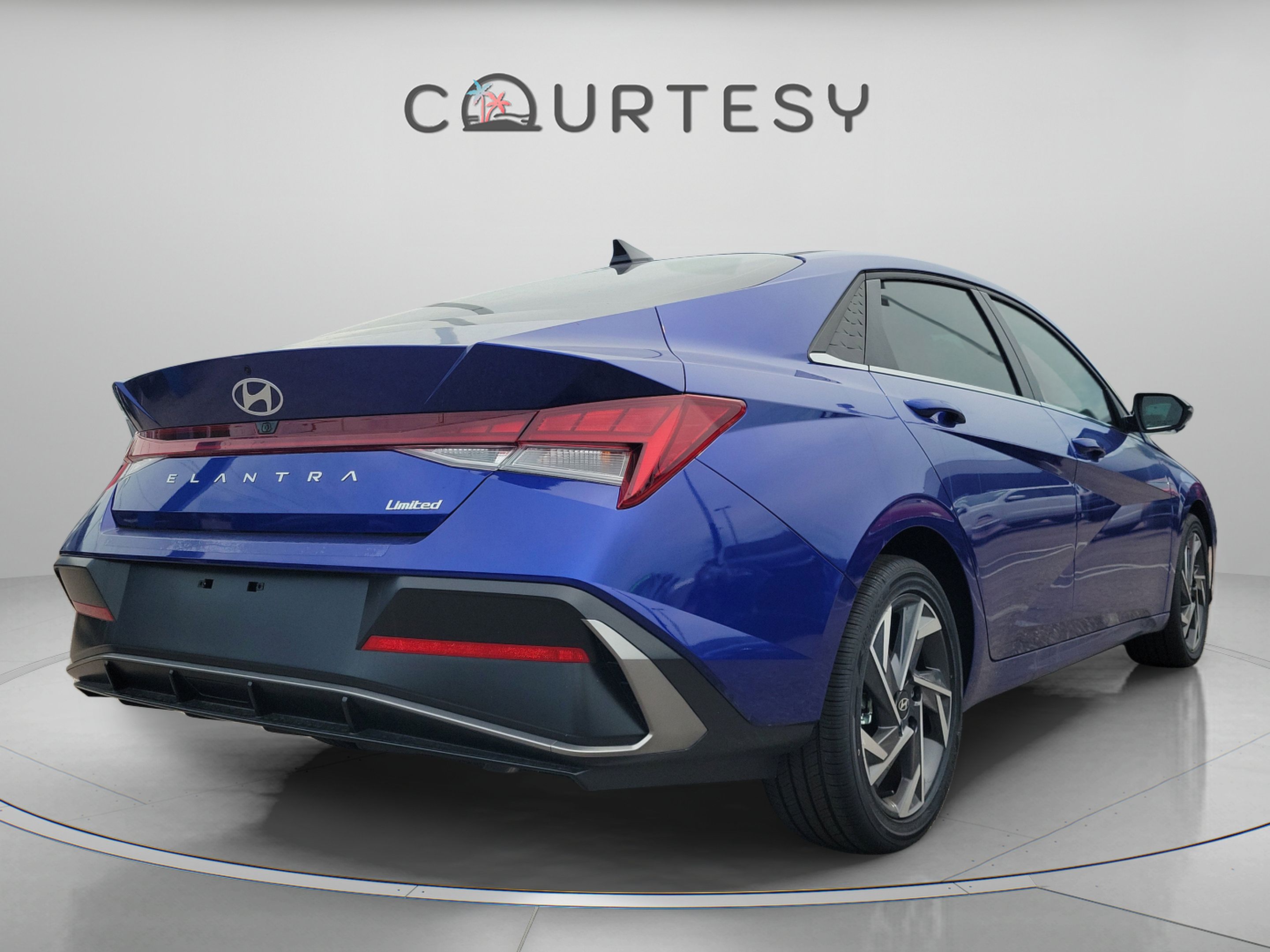 Certified 2025 Hyundai Elantra Limited FWD image 4