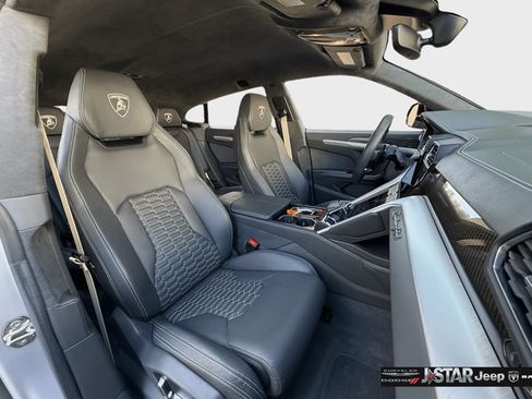 Used 2022 Lamborghini Urus AWD/4WD image 12
